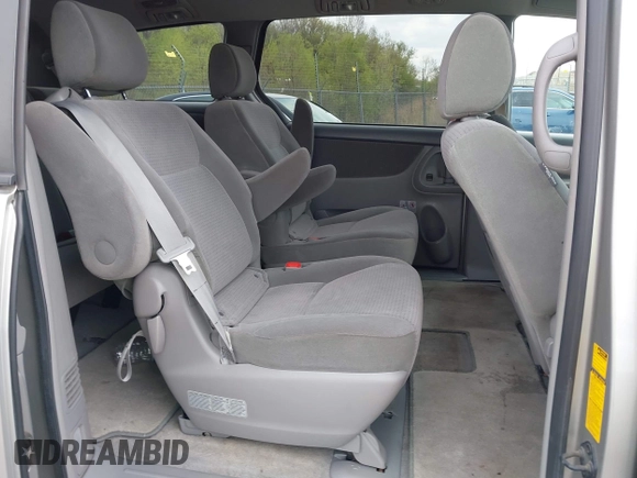 2006 Toyota Sienna LE with VIN 5TDBA23C76S062105, listed as a IAAI auction lot 42130968 with 151,395 mi miles. Bid and sale history available at carsss.com. Image 8.