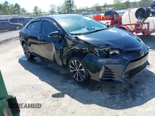2019 Toyota Corolla L z VIN 5YFBURHE2KP897493, wystawiony jako IAAI lot #42052106 z przebiegiem 100 303 mil mil oraz . Historia ofert i sprzedaży dostępna na DreamBid. Obrazek 1.
