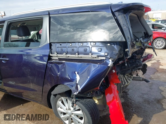 2018 Kia Sedona LX with VIN KNDMB5C15J6390850, listed as a IAAI auction lot 41667222 with 114,879 mi miles. Bid and sale history available at carsss.com. Image 6.