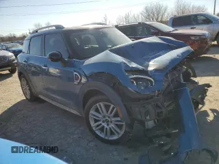 2018 MINI Countryman Cooper S with VIN WMZYT3C32J3E00923, listed as a Copart auction lot 46755405 with 142,120 mi miles and Salvage Title. Bid and sale history available at carsss.com. Image 4.