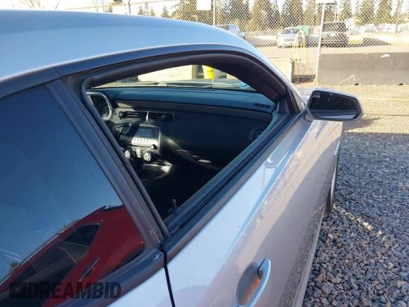 2011 Chevrolet Camaro 2LS z VIN 2G1FA1ED4B9117977, wystawiony jako IAAI lot #41570141 z przebiegiem 159 269 mil mil oraz . Historia ofert i sprzedaży dostępna na DreamBid. Obrazek 6.