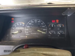 1996 GMC Yukon with VIN 1GKEK13R2TJ743987, listed as a IAAI auction lot 41652826 with 325,292 mi miles. Bid and sale history available at carsss.com. Image 7.
