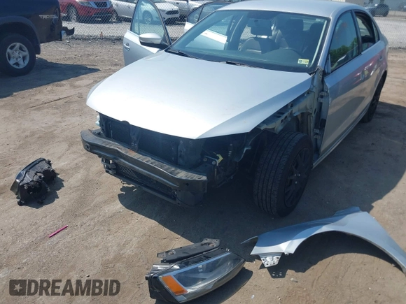 2013 Volkswagen Jetta SE with VIN 3VWDX7AJ3DM404990, listed as a IAAI auction lot 42584934 with 164,126 mi miles and . Bid and sale history available at DreamBid. Image 6.
