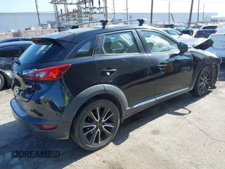 2016 Mazda CX-3 Grand Touring z VIN JM1DKBD73G0111148, wystawiony jako IAAI lot #42260375 z przebiegiem Nie podano mil oraz . Historia ofert i sprzedaży dostępna na DreamBid. Obrazek 4.
