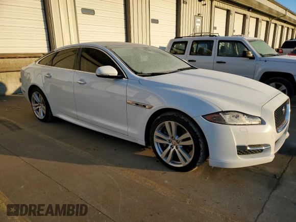 2016 Jaguar XJ R-Sport with VIN SAJWJ1CD8G8W02265, listed as a Copart auction lot 42821565 with 89,628 mi miles and Clean title. Bid and sale history available at DreamBid. Image 4.