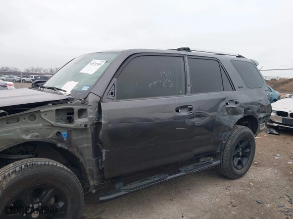 2020 Toyota 4Runner SR5 with VIN JTEBU5JR2L5779671, listed as a IAAI auction lot 41572359 with 87,458 mi miles. Bid and sale history available at carsss.com. Image 14.