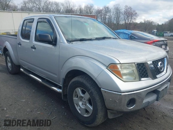 2008 Nissan Frontier LE z VIN 1N6AD09W18C435584, wystawiony jako IAAI lot #41998922 z przebiegiem 154 507 mil mil oraz . Historia ofert i sprzedaży dostępna na DreamBid. Obrazek 1.
