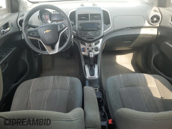 2015 Chevrolet Sonic LT z VIN 1G1JC5SH8F4120862, wystawiony jako Copart lot #60685265 z przebiegiem 163 346 mil mil oraz Czysty tytuł • Clean title. Historia ofert i sprzedaży dostępna na DreamBid. Obrazek 8.