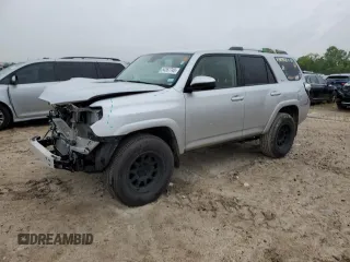 2022 Toyota 4Runner SR5 with VIN JTEMU5JR4N5982539, listed as a Copart auction lot 54367745 with 43,812 mi miles and Salvage title. Bid and sale history available at DreamBid. Image 1.