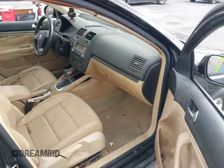 2008 Volkswagen Jetta SE с VIN 3VWRZ71K68M077189, выставлен на аукционе IAAI как лот 42061992 с пробегом Не указан миль и . История ставок и продаж доступна на DreamBid. Изображение 5.