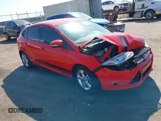 2014 Ford Focus SE with VIN 1FADP3K26EL305818, listed as a IAAI auction lot 42062813 with 175,047 mi miles. Bid and sale history available at carsss.com. Image 1.