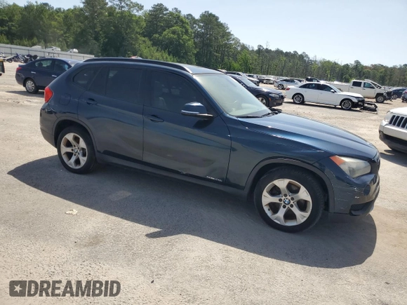 2013 BMW X1 28i z VIN WBAVM1C59DVW41709, wystawiony jako Copart lot #57316485 z przebiegiem 115 563 mil mil oraz Tytuł czysty. Historia ofert i sprzedaży dostępna na DreamBid. Obrazek 4.