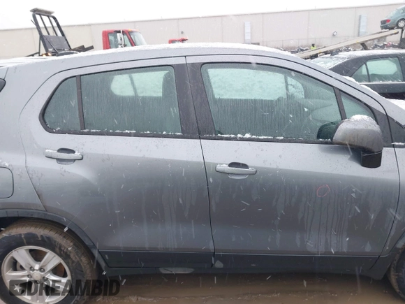 2020 Chevrolet Trax LS with VIN 3GNCJNSB0LL314882, listed as a IAAI auction lot 41234699 with 70,162 mi miles. Bid and sale history available at carsss.com. Image 13.