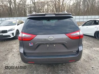 2020 Toyota Sienna XLE Auto Access Seat with VIN 5TDYZ3DCXLS074767, listed as a IAAI auction lot 41584795 with 73,568 mi miles. Bid and sale history available at carsss.com. Image 16.