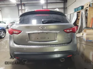 2014 Infiniti QX70 z VIN JN8CS1MW5EM412429, wystawiony jako Copart lot #82933934 z przebiegiem Nie podano mil oraz Szkoda całkowita • Salvage title. Historia ofert i sprzedaży dostępna na DreamBid. Obrazek 6.