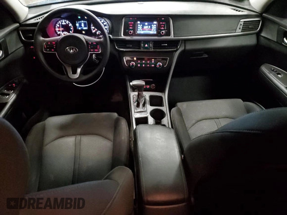 2017 Kia Optima LX z VIN 5XXGT4L3XHG142837, wystawiony jako Copart lot #55059965 z przebiegiem 135 651 mil mil oraz Szkoda całkowita • Salvage title. Historia ofert i sprzedaży dostępna na DreamBid. Obrazek 8.