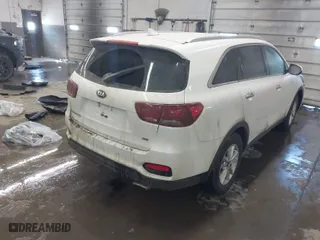 2019 Kia Sorento LX with VIN 5XYPGDA31KG574100, listed as a IAAI auction lot 41628213 with 111,305 mi miles. Bid and sale history available at carsss.com. Image 4.