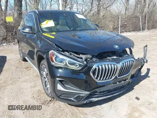 2021 BMW X1 xDrive28i z VIN WBXJG9C01M5S78823, wystawiony jako IAAI lot #41864768 z przebiegiem 51 374 mil mil oraz . Historia ofert i sprzedaży dostępna na DreamBid. Obrazek 1.
