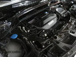 2018 BMW X1 xDrive28i z VIN WBXHT3C35J5L33173, wystawiony jako Copart lot #56427465 z przebiegiem 33 352 mil mil oraz Szkody całkowita. Historia ofert i sprzedaży dostępna na DreamBid. Obrazek 7.