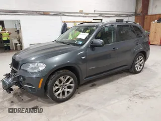 2012 BMW X5 35i z VIN 5UXZV4C59CL985715, wystawiony jako IAAI lot #42307586 z przebiegiem 105 147 mil mil oraz . Historia ofert i sprzedaży dostępna na DreamBid. Obrazek 2.