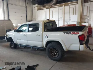 2018 Toyota Tacoma SR with VIN 3TMCZ5AN0JM164924, listed as a IAAI auction lot 41754508 with 59,038 mi miles. Bid and sale history available at carsss.com. Image 14.