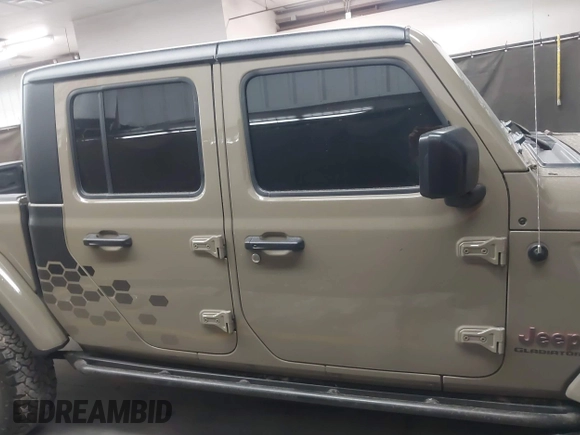 2020 Jeep Gladiator Rubicon z VIN 1C6JJTBGXLL178893, wystawiony jako IAAI lot #42206863 z przebiegiem 29 138 mil mil oraz . Historia ofert i sprzedaży dostępna na DreamBid. Obrazek 14.