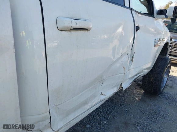 2018 Ram 2500 Tradesman with VIN 3C6UR5HJ0JG216906, listed as a IAAI auction lot 41409441 with 122,401 mi miles. Bid and sale history available at carsss.com. Image 18.