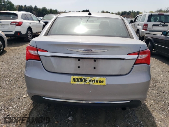 2014 Chrysler 200 Touring z VIN 1C3CCBBBXEN153322, wystawiony jako Copart lot #53541795 z przebiegiem 47 498 mil mil oraz Szkoda całkowita • Salvage title. Historia ofert i sprzedaży dostępna na DreamBid. Obrazek 6.