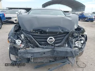 2018 Nissan Altima 2.5 SR with VIN 1N4AL3AP3JC298848, listed as a IAAI auction lot 40966335 with 121,163 mi miles. Bid and sale history available at carsss.com. Image 13.