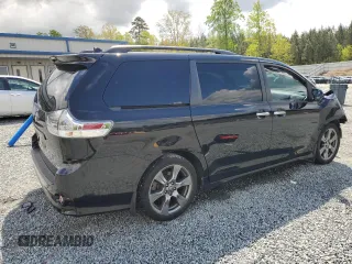 2018 Toyota Sienna SE с VIN 5TDXZ3DC9JS912005, выставлен на аукционе Copart как лот 52794685 с пробегом 75 861 миль миль и Списание • Salvage title. История ставок и продаж доступна на DreamBid. Изображение 3.