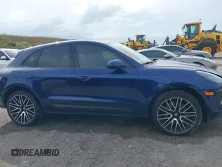 2022 Porsche Macan with VIN WP1AA2A54NLB02557, listed as a IAAI auction lot 40541821 with Not Provided miles. Bid and sale history available at carsss.com. Image 13.