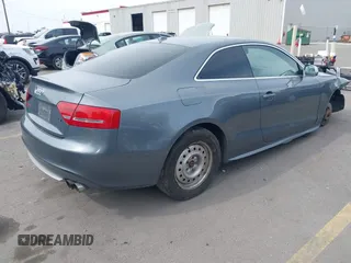 2012 Audi S5 Premium Plus z VIN WAUCVAFR0CA001543, wystawiony jako IAAI lot #42087961 z przebiegiem 100 951 mil mil oraz . Historia ofert i sprzedaży dostępna na DreamBid. Obrazek 4.