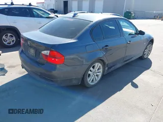 2007 BMW 3 Series 328i z VIN WBAVA33567PV64455, wystawiony jako IAAI lot #42029283 z przebiegiem 156 659 mil mil oraz . Historia ofert i sprzedaży dostępna na DreamBid. Obrazek 4.
