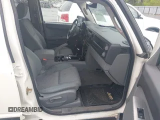 2006 Jeep Commander with VIN 1J8HG48N16C274734, listed as a IAAI auction lot 42154240 with 146,788 mi miles. Bid and sale history available at carsss.com. Image 5.