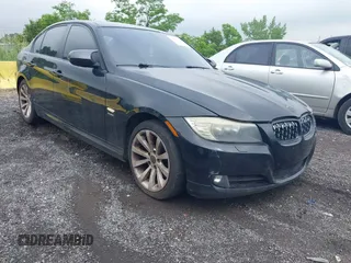 2011 BMW 3 Series 328i xDrive z VIN WBAPK5C54BF121544, wystawiony jako IAAI lot #42443324 z przebiegiem 123 193 mil mil oraz . Historia ofert i sprzedaży dostępna na DreamBid. Obrazek 1.
