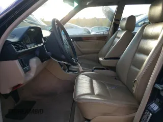 1995 Mercedes-Benz E Class with VIN WDBEB31E4SC189408, listed as a Copart auction lot 77788744 with 242,362 mi miles and Clean Title. Bid and sale history available at carsss.com. Image 7.