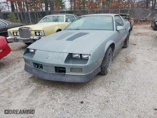 1985 Chevrolet Camaro Z28 Sport with VIN 1G1FP87HXFL442512, listed as a IAAI auction lot 41387610 with 136,000 mi miles. Bid and sale history available at carsss.com. Image 6.