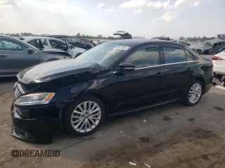 2013 Volkswagen Jetta SEL z VIN 3VWGX7AJ1DM400160, wystawiony jako Copart lot #69621884 z przebiegiem 135 059 mil mil oraz Szkoda całkowita • Salvage title. Historia ofert i sprzedaży dostępna na DreamBid. Obrazek 1.