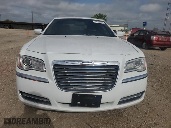 2013 Chrysler 300 z VIN 2C3CCAAG2DH533219, wystawiony jako Copart lot #54202515 z przebiegiem 192 531 mil mil oraz Czysty tytuł • Clean title. Historia ofert i sprzedaży dostępna na DreamBid. Obrazek 5.