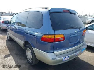 1998 Toyota Sienna LE with VIN 4T3ZF13C5WU028625, listed as a IAAI auction lot 41596901 with 139,903 mi miles. Bid and sale history available at carsss.com. Image 3.