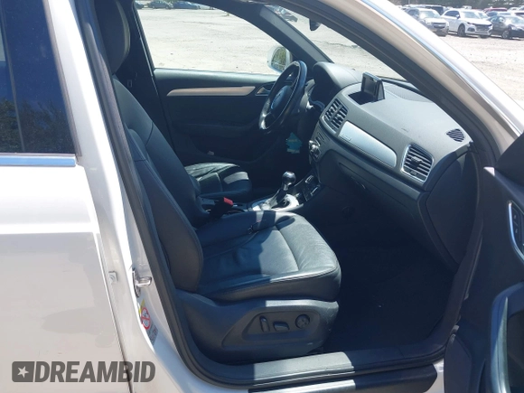 2015 Audi Q3 Premium Plus z VIN WA1EFCFS7FR012210, wystawiony jako IAAI lot #42771683 z przebiegiem 229 799 mil mil oraz . Historia ofert i sprzedaży dostępna na DreamBid. Obrazek 5.