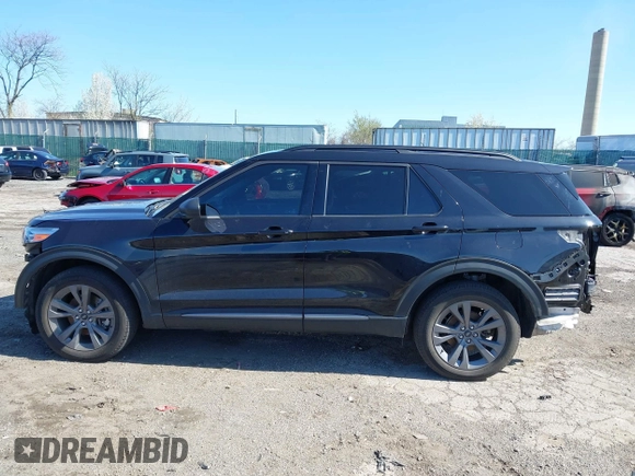 2021 Ford Explorer XLT with VIN 1FMSK8DH4MGC10613, listed as a IAAI auction lot 41932950 with 1,111 mi miles. Bid and sale history available at carsss.com. Image 14.