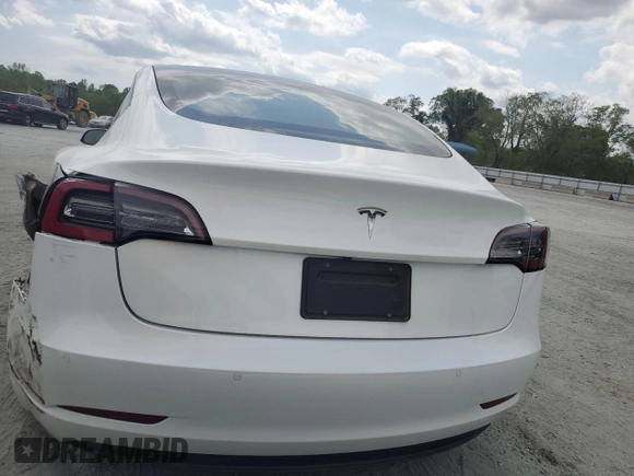 2021 Tesla Model 3 Standard Range Plus z VIN 5YJ3E1EAXMF973450, wystawiony jako Copart lot #52766645 z przebiegiem 66 827 mil mil oraz Szkoda całkowita • Salvage title. Historia ofert i sprzedaży dostępna na DreamBid. Obrazek 6.