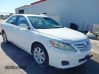 2011 Toyota Camry LE z VIN 4T4BF3EK7BR118837, wystawiony jako IAAI lot #42213146 z przebiegiem 106 727 mil mil oraz . Historia ofert i sprzedaży dostępna na DreamBid. Obrazek 1.