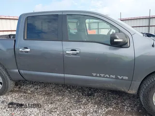 2018 Nissan Titan SV z VIN 1N6AA1EJ0JN518166, wystawiony jako IAAI lot #42124998 z przebiegiem 99 443 mil mil oraz . Historia ofert i sprzedaży dostępna na DreamBid. Obrazek 13.