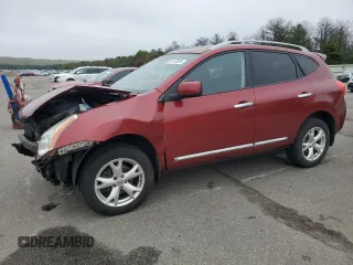 2011 Nissan Rogue SV z VIN JN8AS5MV1BW257562, wystawiony jako Copart lot #60112535 z przebiegiem 67 929 mil mil oraz Szkoda całkowita • Salvage title. Historia ofert i sprzedaży dostępna na DreamBid. Obrazek 1.