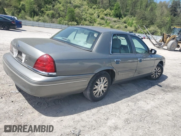 2004 Ford Crown Victoria LX z VIN 2FAFP74W14X130606, wystawiony jako Copart lot #54120085 z przebiegiem 221 700 mil mil oraz Szkody całkowita. Historia ofert i sprzedaży dostępna na DreamBid. Obrazek 3.