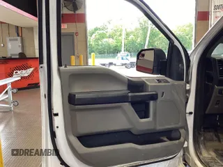 2019 Ford F-150 XL z VIN 1FTMF1CB0KKD36063, wystawiony jako IAAI lot #42459469 z przebiegiem 104 067 mil mil oraz . Historia ofert i sprzedaży dostępna na DreamBid. Obrazek 23.