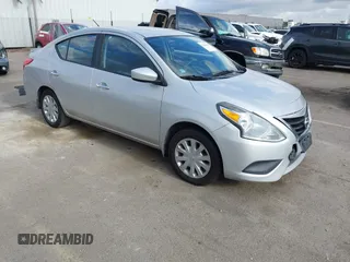 2015 Nissan Versa SV with VIN 3N1CN7AP0FL829247, listed as a IAAI auction lot 42068439 with 177,040 mi miles. Bid and sale history available at carsss.com. Image 1.