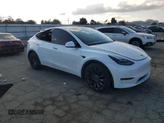 2022 Tesla Model Y Performance with VIN 7SAYGDEF1NF342071, listed as a Copart auction lot 43084905 with 30,534 mi miles and Salvage Title. Bid and sale history available at DreamBid. Image 4.